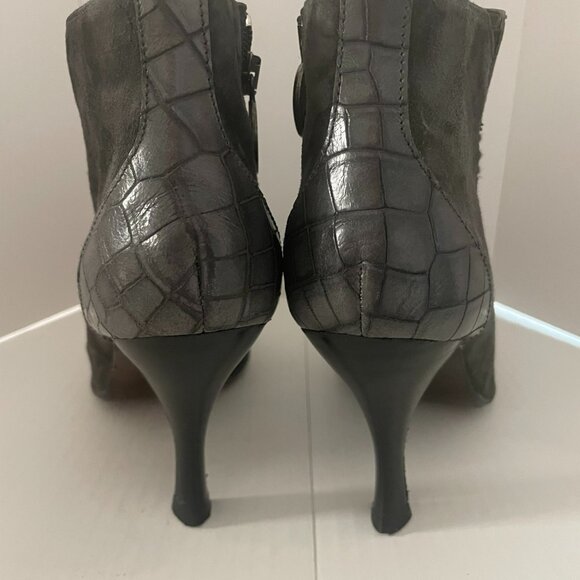 Donald Pliner Grey Crocodile Print Leather Suede Ankle Boots - Picture 2 of 4